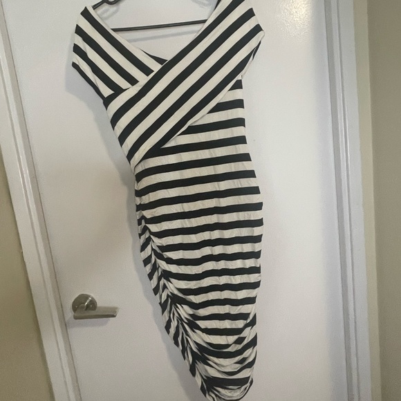 Maternity Dress - Picture 4 of 5